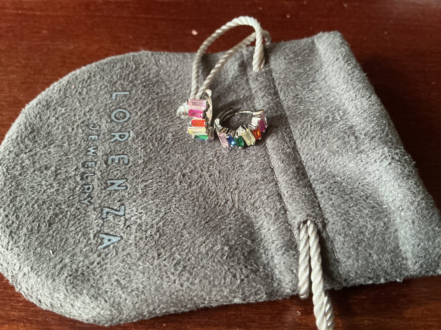 Customer photo review of Arracada Con Baguettes Rainbow