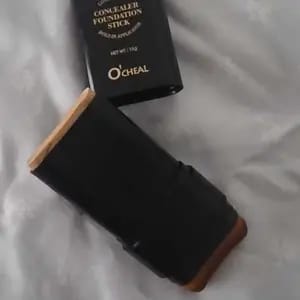 Customer photo review of Base Idratante e Correttore Stick 2-in-1 Formula a Lunga Tenuta