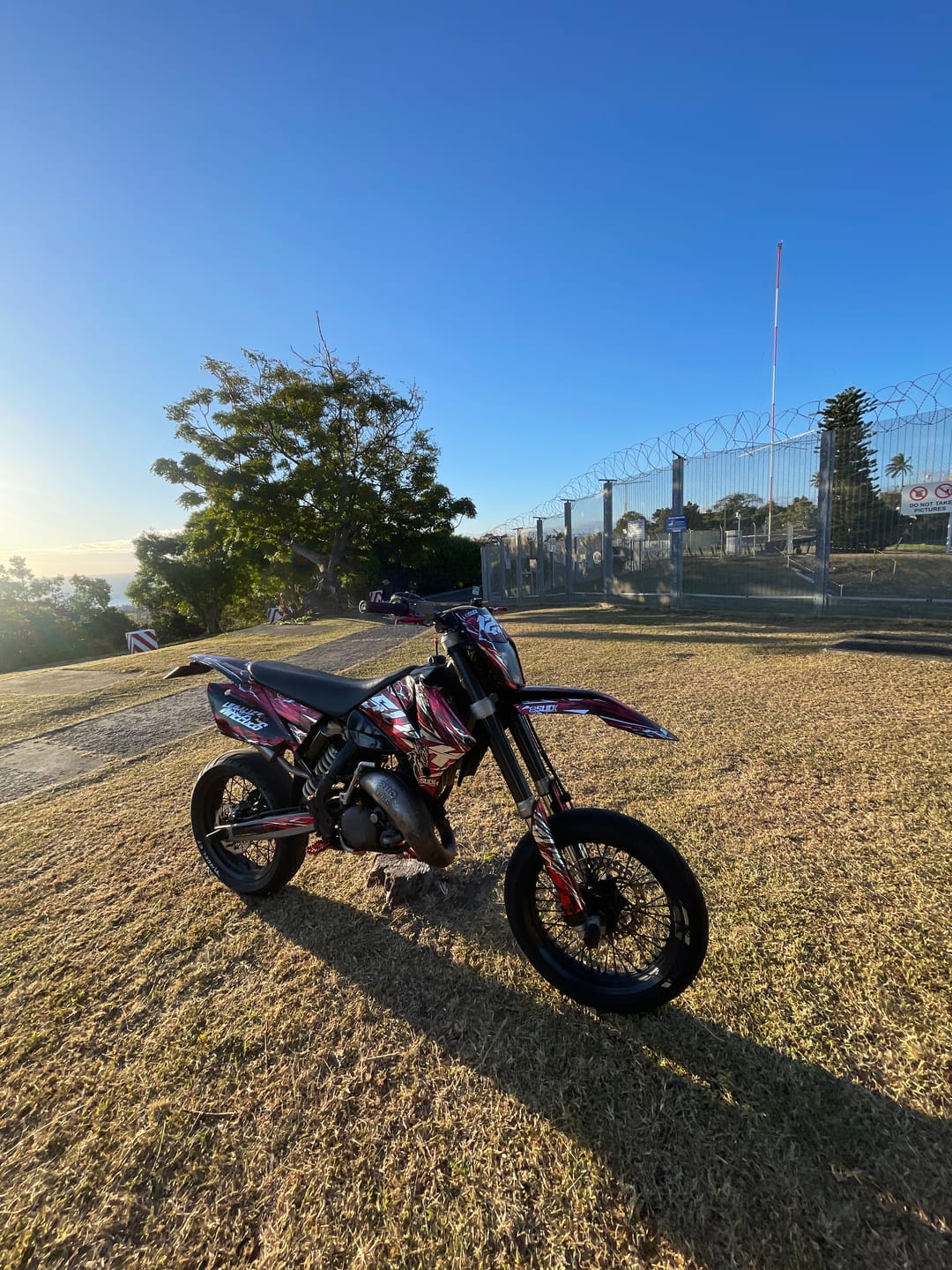 Customer photo review of NEW! LIGHTNING - GRAPHICS KIT