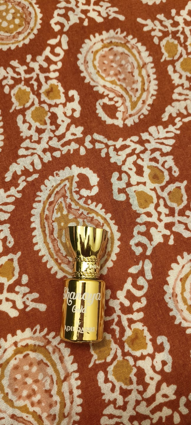 Customer photo review of Shanaya Gold Luxury Gourmand Attar Perfume