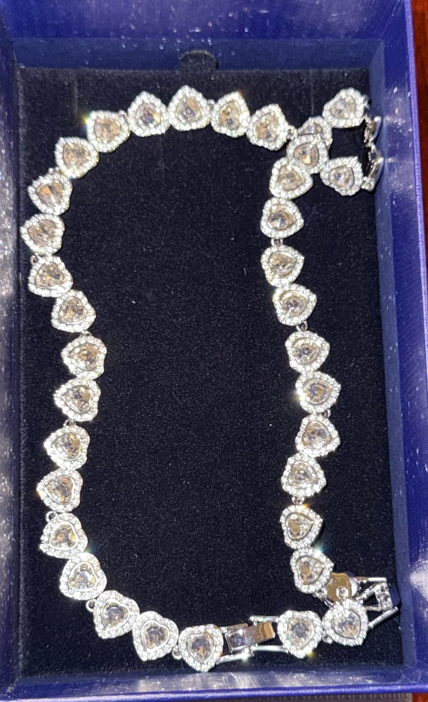 Customer photo review of SET CONJUNTO COLLAR + PULSERA + ARETES SWAROVSKI ARIANA GRANDE CORAZONES