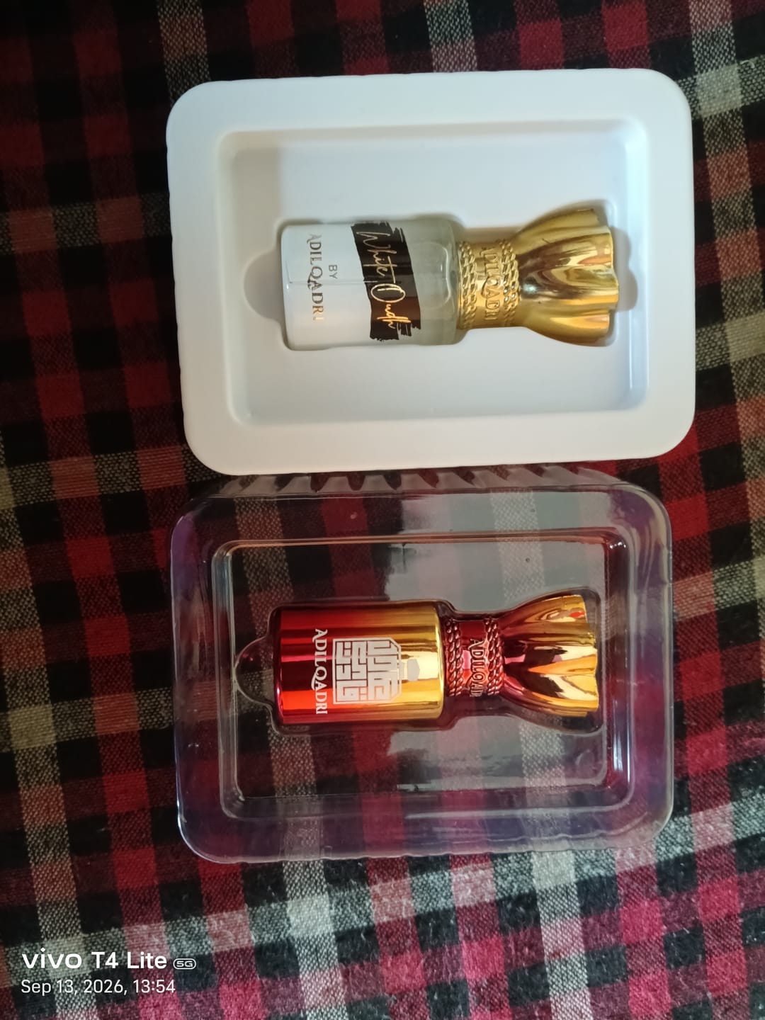 Customer photo review of White Oudh Luxury Attar Perfume