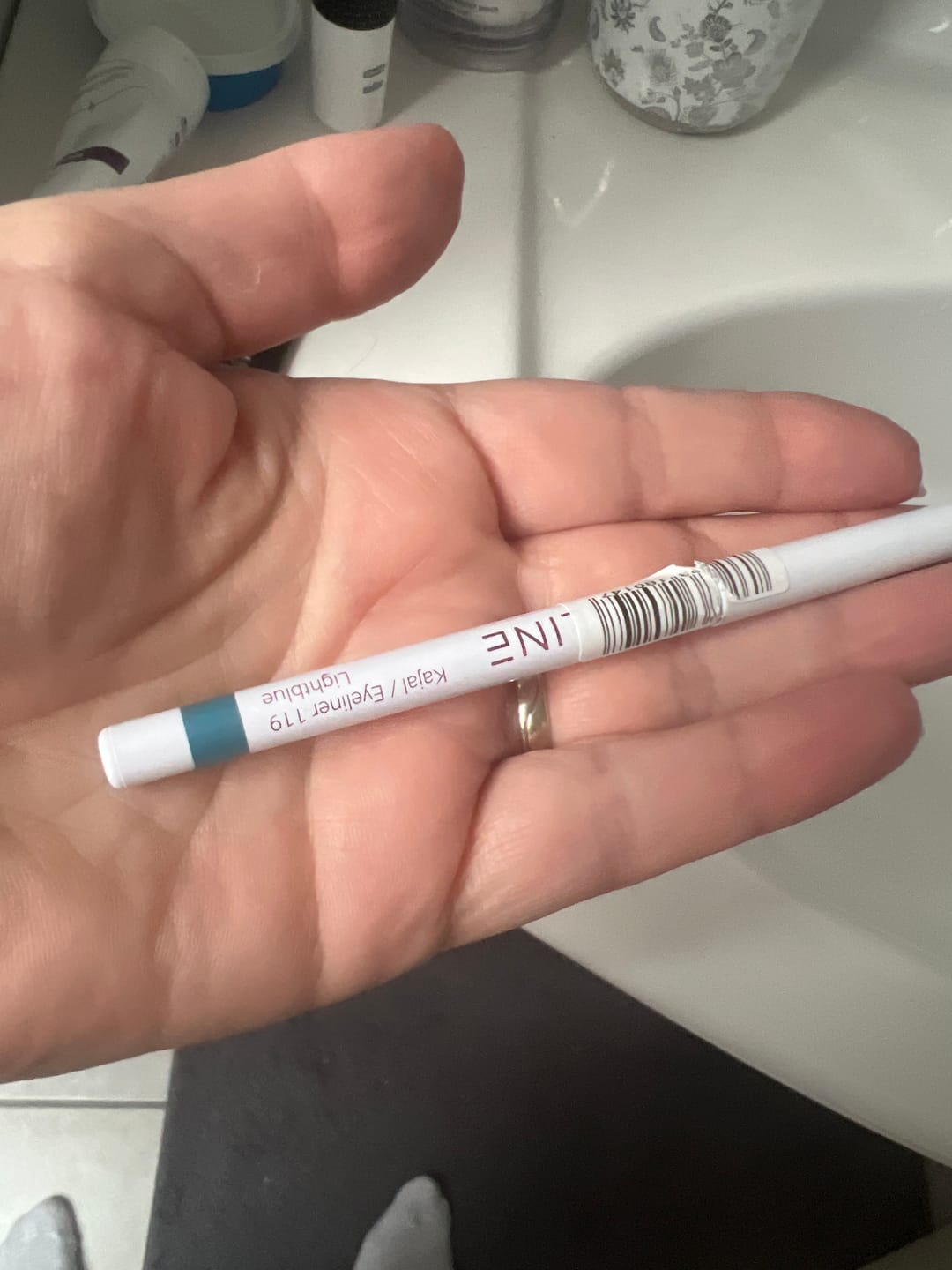 Customer photo review of 119 - Kajal / Eyeliner Lightblue