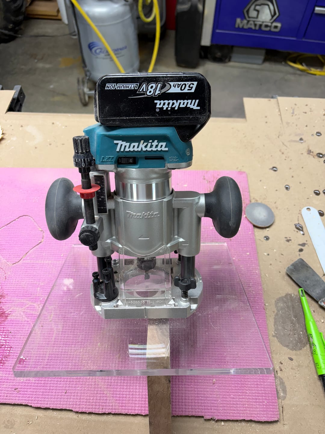 Customer photo review of Makita 196094-2 Plunge (RT0701C/RT0702C/XTR01Z/DRT50) 10" Square Large Router Base