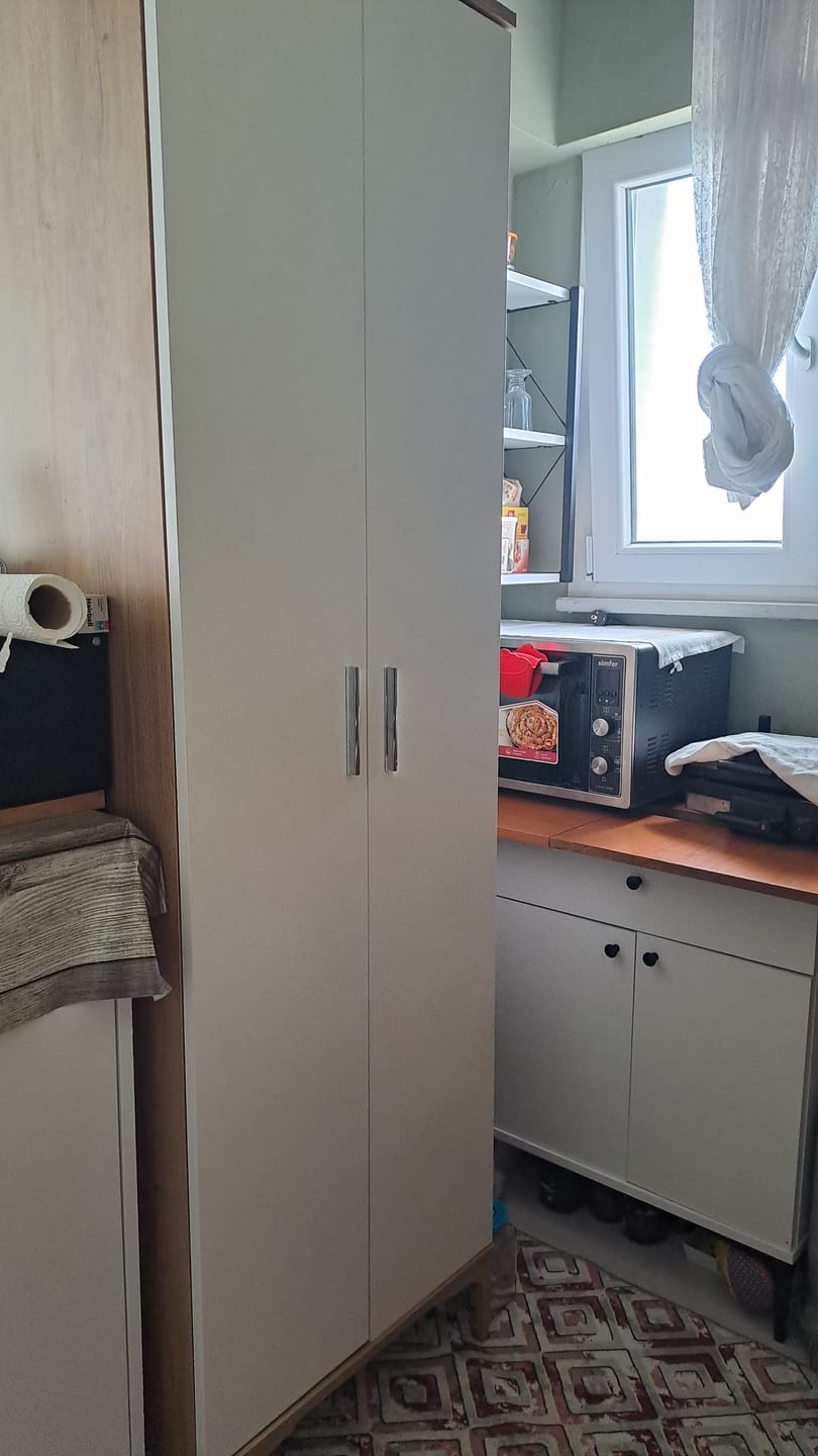Customer photo review of Rani JE102 Çok Amaçlı Dolap 2 Kapaklı 7 Raflı Banyo Kiler Mutfak Dolabı Sepet Ceviz - Beyaz