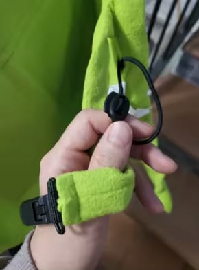 Customer photo review of DracoWrap™ | Manta-portabebés a prueba de viento con capucha de dinosaurio