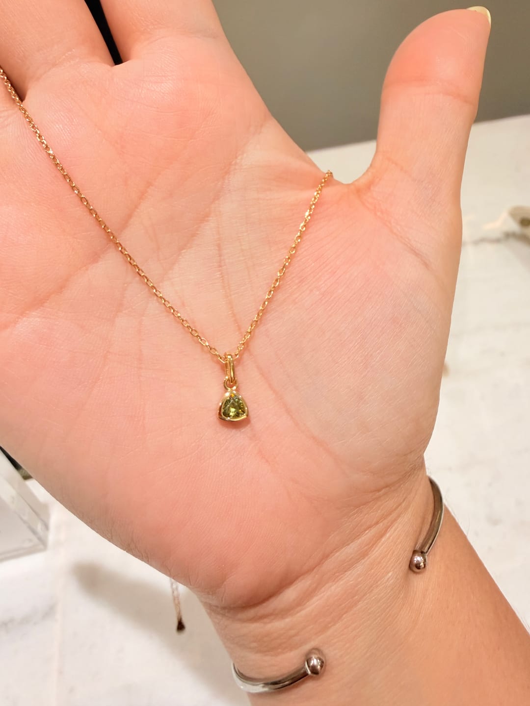 Customer photo review of Collar Dorado Dije Birthstone Triangulo