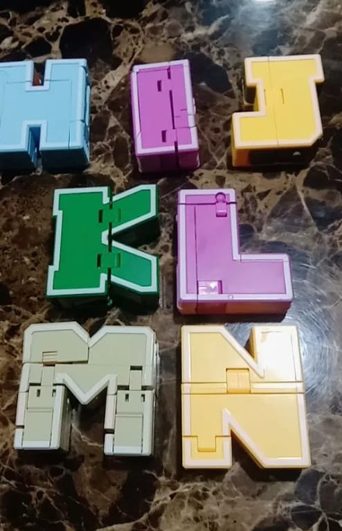 Customer photo review of アルファベット変身ロボット