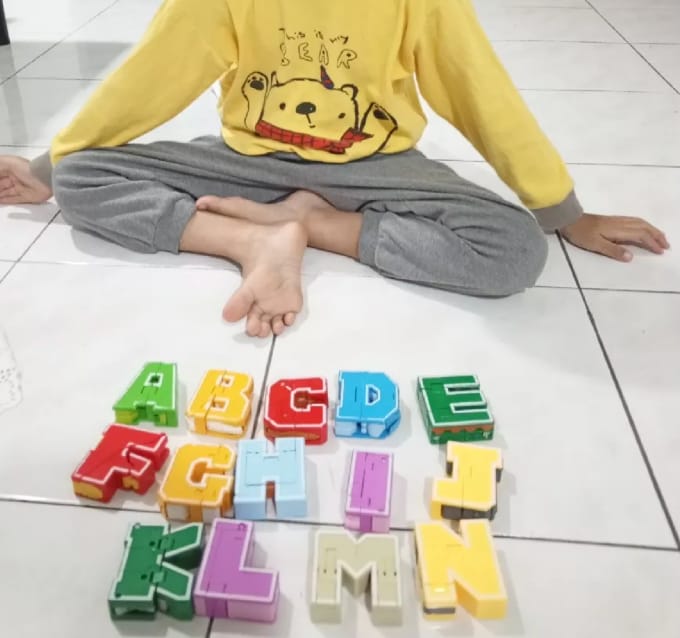 Customer photo review of アルファベット変身ロボット