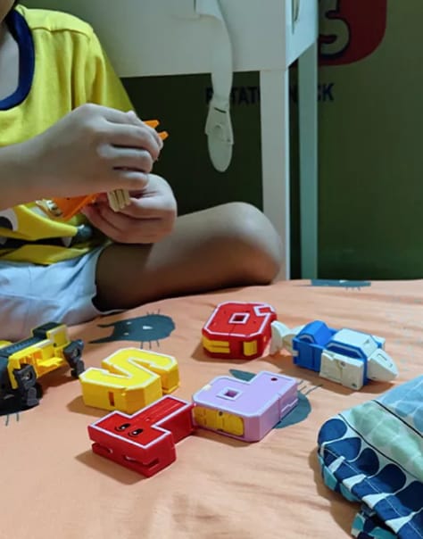 Customer photo review of アルファベット変身ロボット