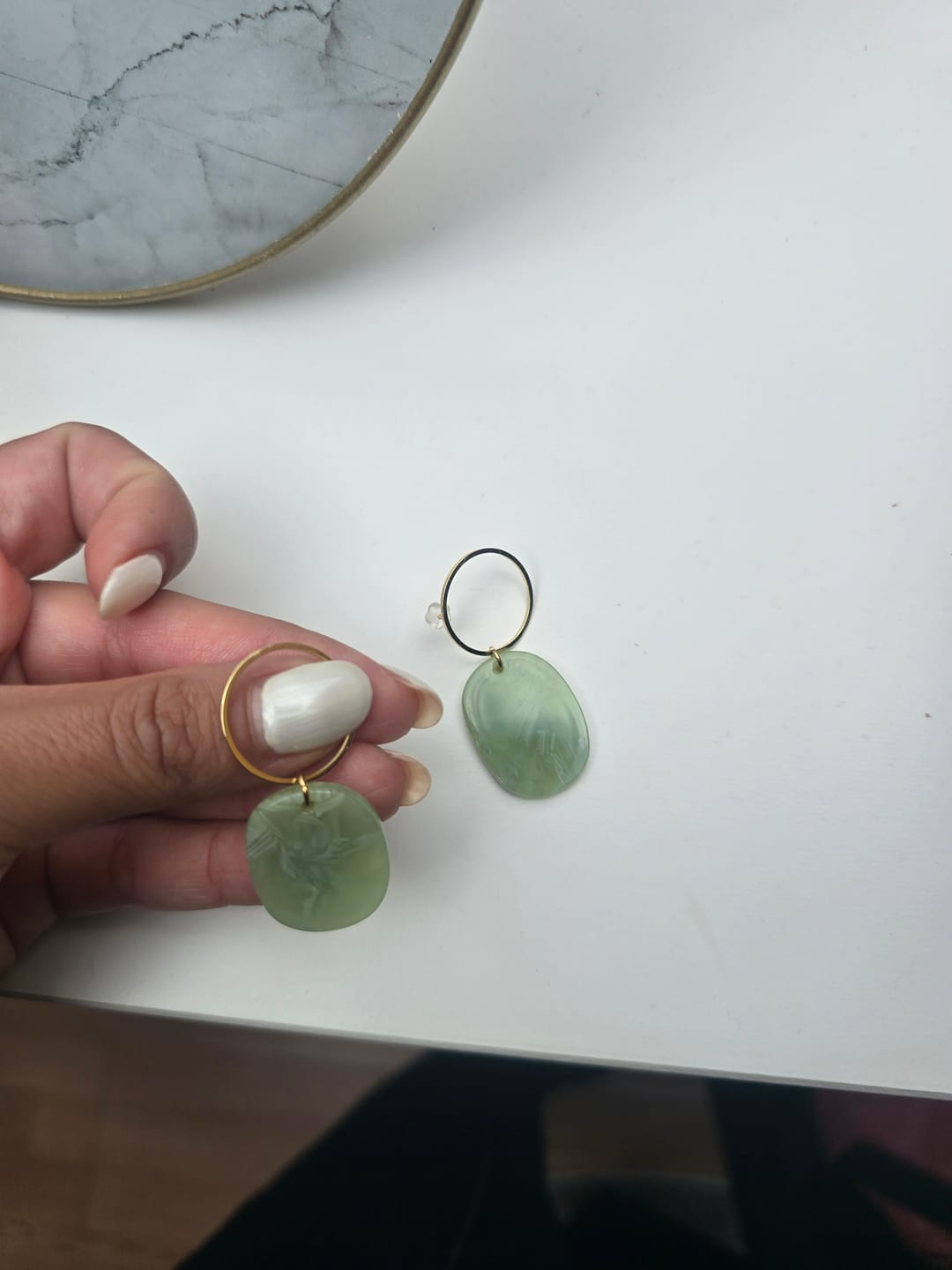 Customer photo review of Ovale Statement Ohrringe - mintgrün/golden