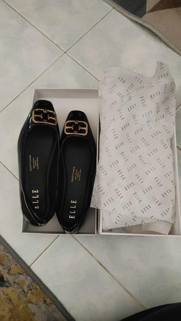 Customer photo review of Jacqueline Slip-on Flats & Ballerina In Black