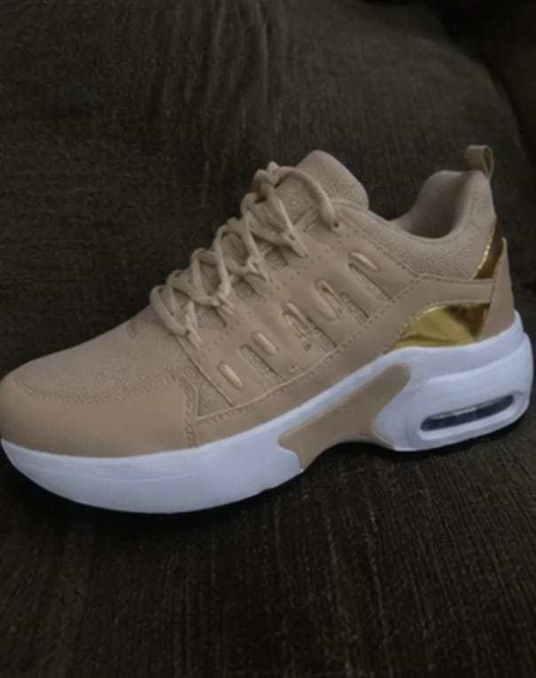 Customer photo review of Tênis Ultra Ortopédico Feminino
