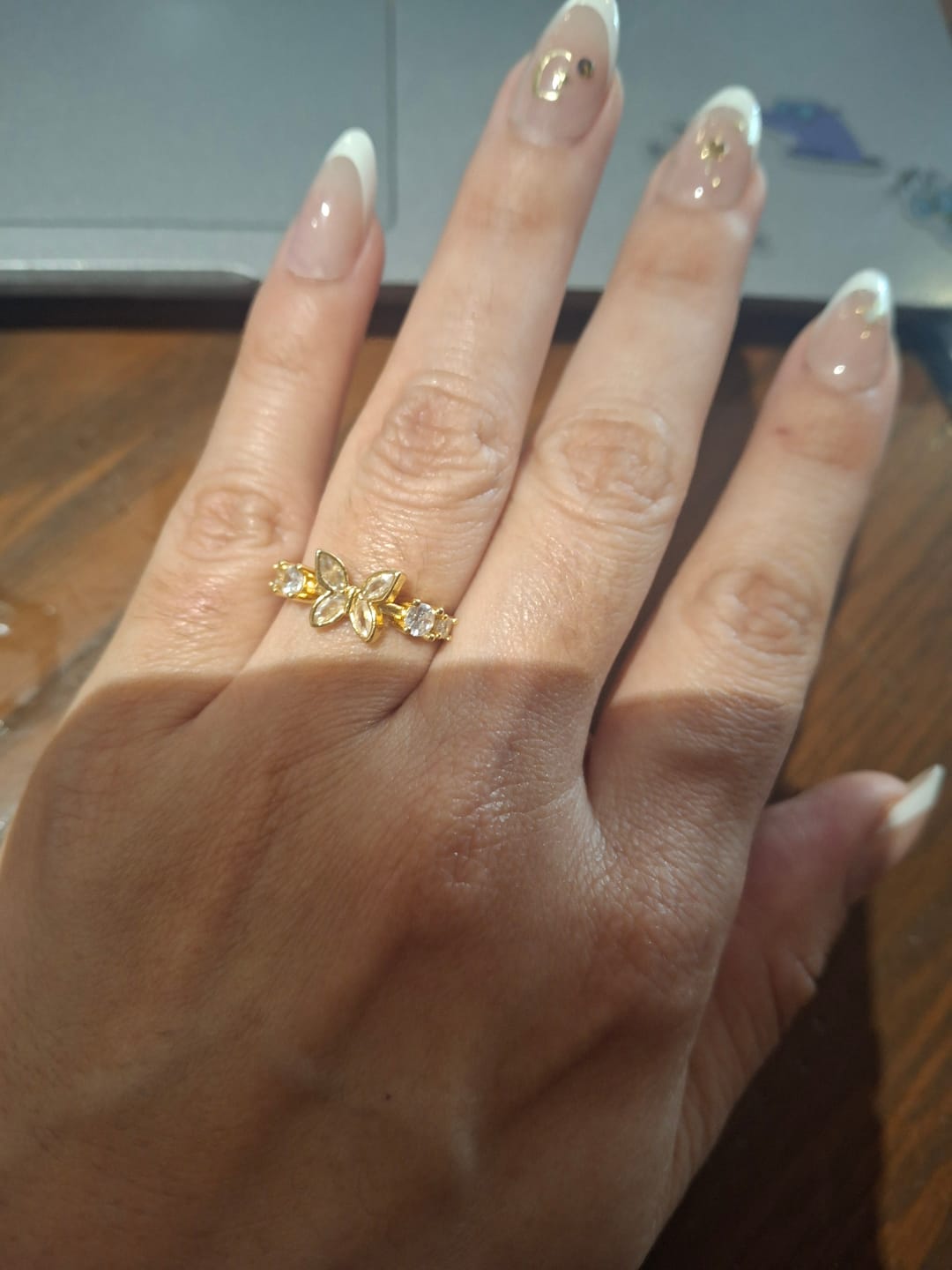 Customer photo review of Anillo Ajustable Mariposa y Zirconias