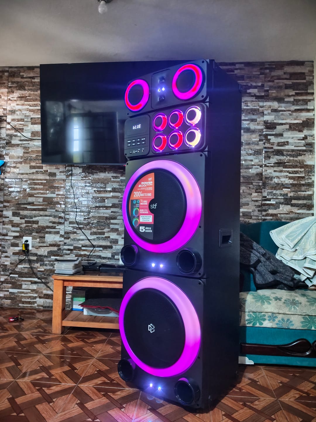 Customer photo review of Bafle Inalambrico Power Block Coloso STF 200W Mega Bass 2x15 Luz RGB