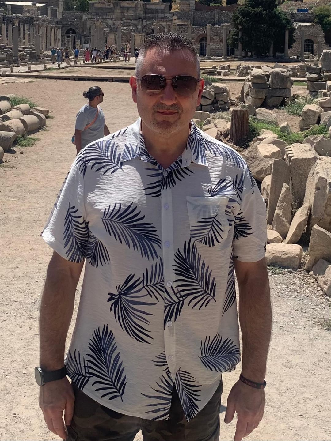 Customer photo review of Men's Hawaiian Casual Holiday Cotton Pocket Button Up Summer Beach Short Sleeve Shirt