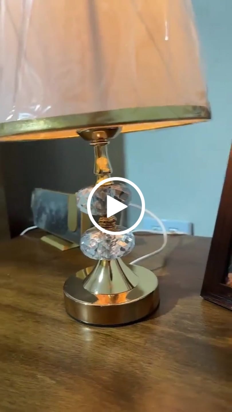 Customer video review of Abajur Dourado 3 Tons de luz Touch