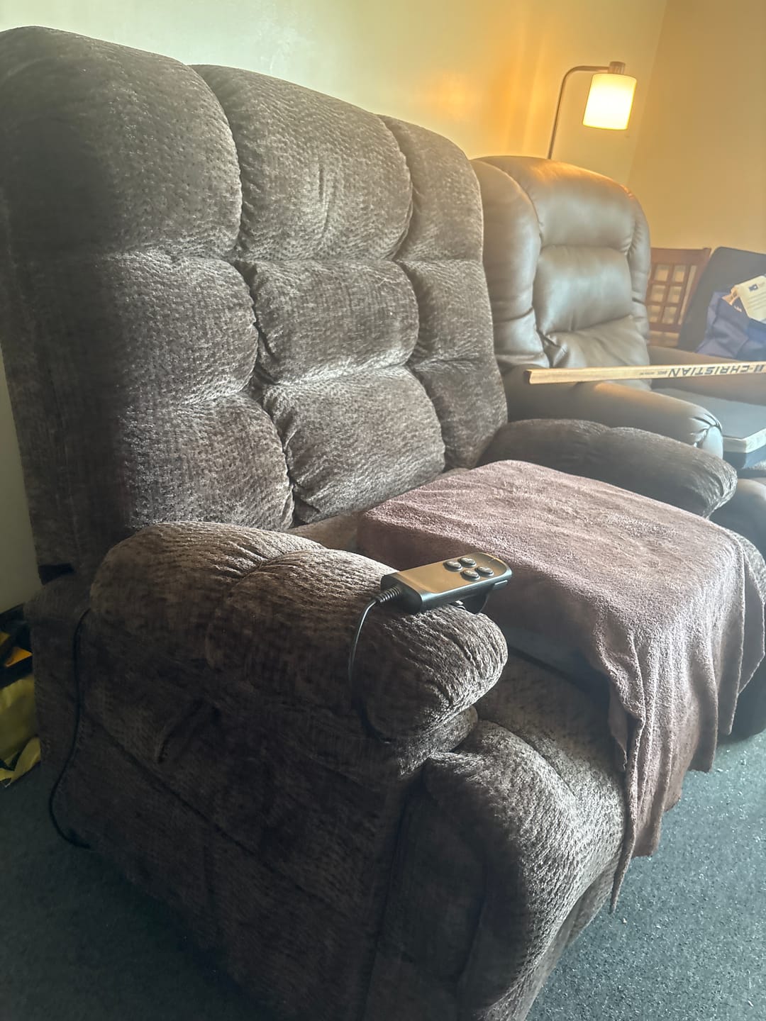 Customer photo review of 9205 EWT500 Heavy Duty Extra Wide Power Lift Recliner – Triple Motor, 500 lbs, Heat & Massage