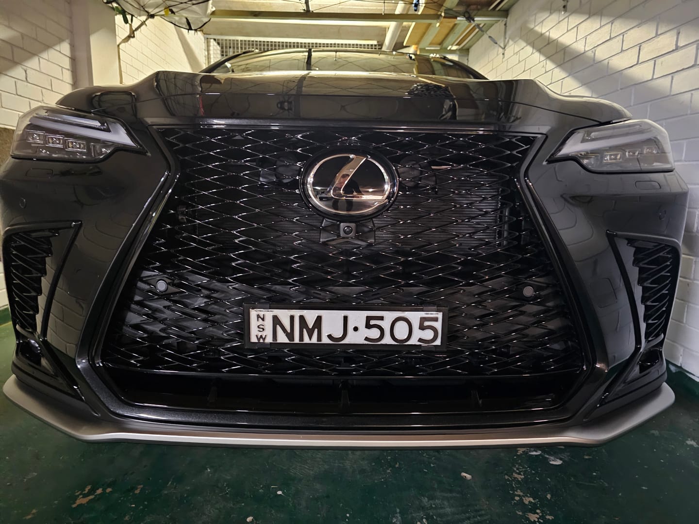 Customer photo review of [NSW] Front SL1 Slimline - 372mm (w) x 84mm - Number Plate Bracket