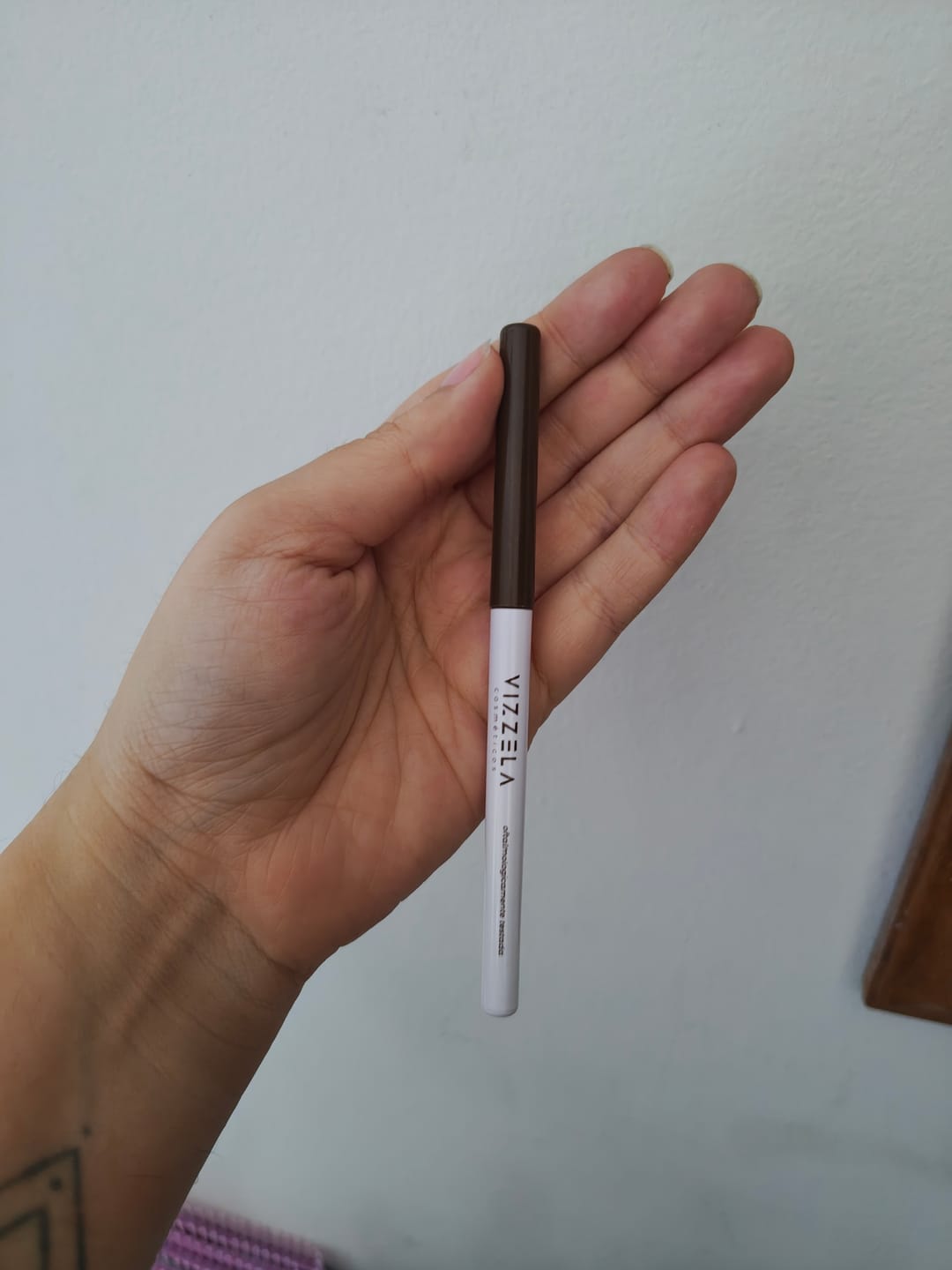 Customer photo review of Lapiseira Para Olhos Brown - Vizzela - Marrom Efeito Metalizado