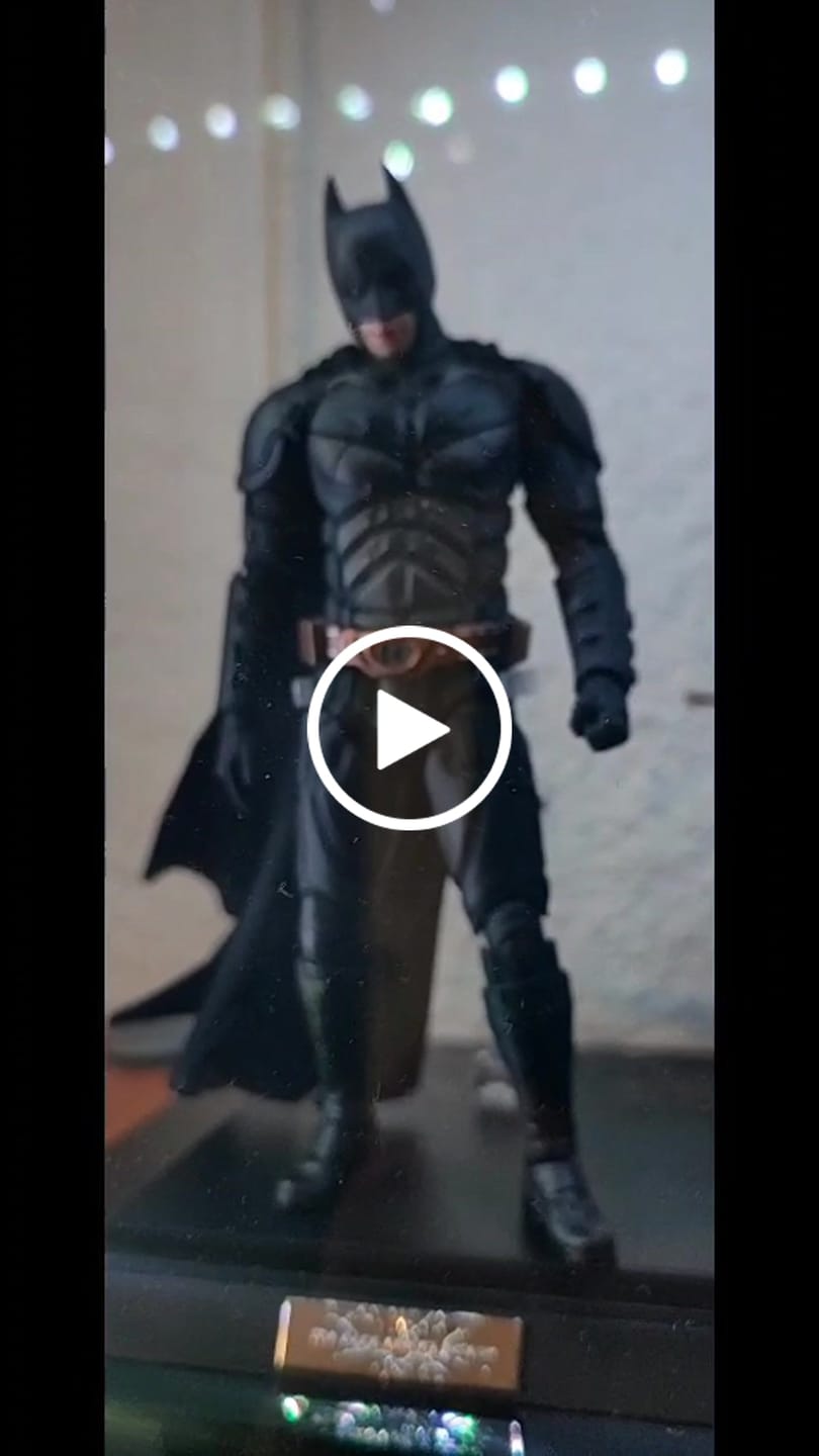 Customer video review of Batman (TDKR) 1/12 Scale Figure - Deluxe & Standard