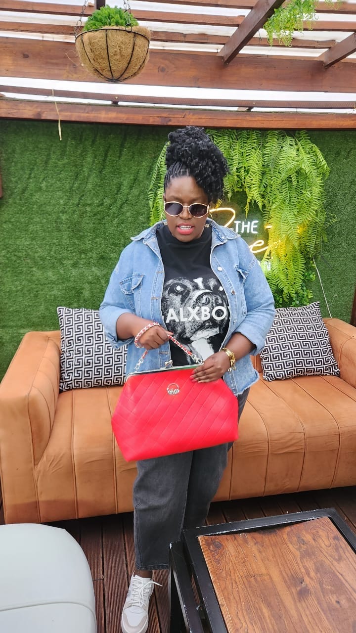 Customer photo review of ERA Oversized Kisslock Chain Bag – Red