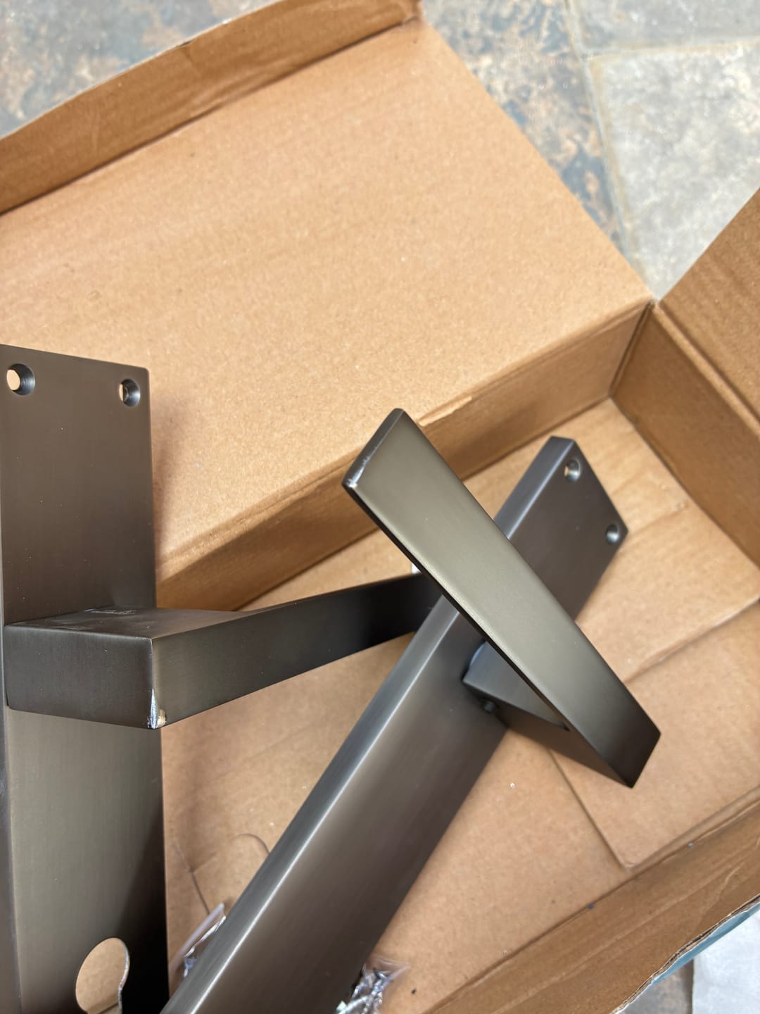 Customer photo review of Manilla modelo '220' de zamak con placa rectangular acabado grafito para puertas