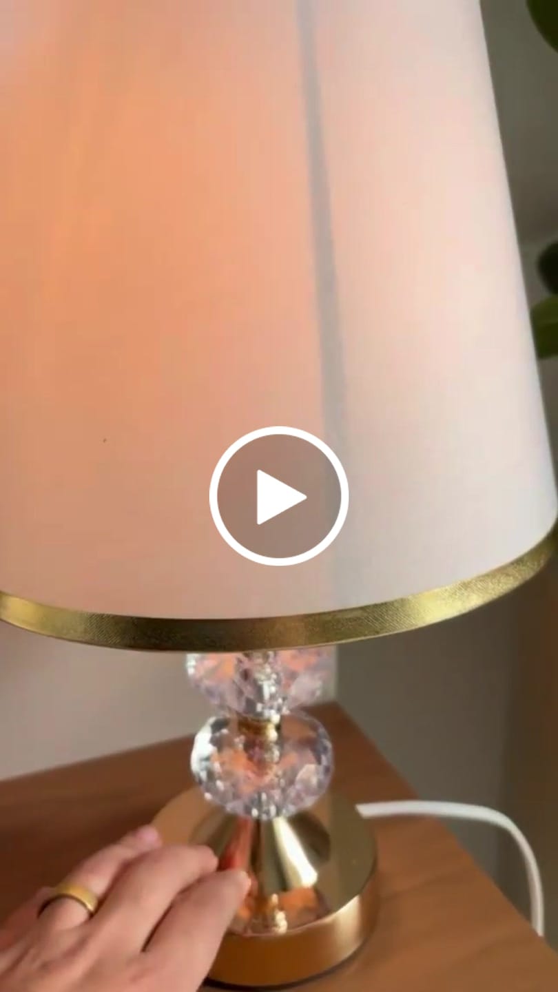 Customer video review of Abajur Dourado 3 Tons de luz Touch
