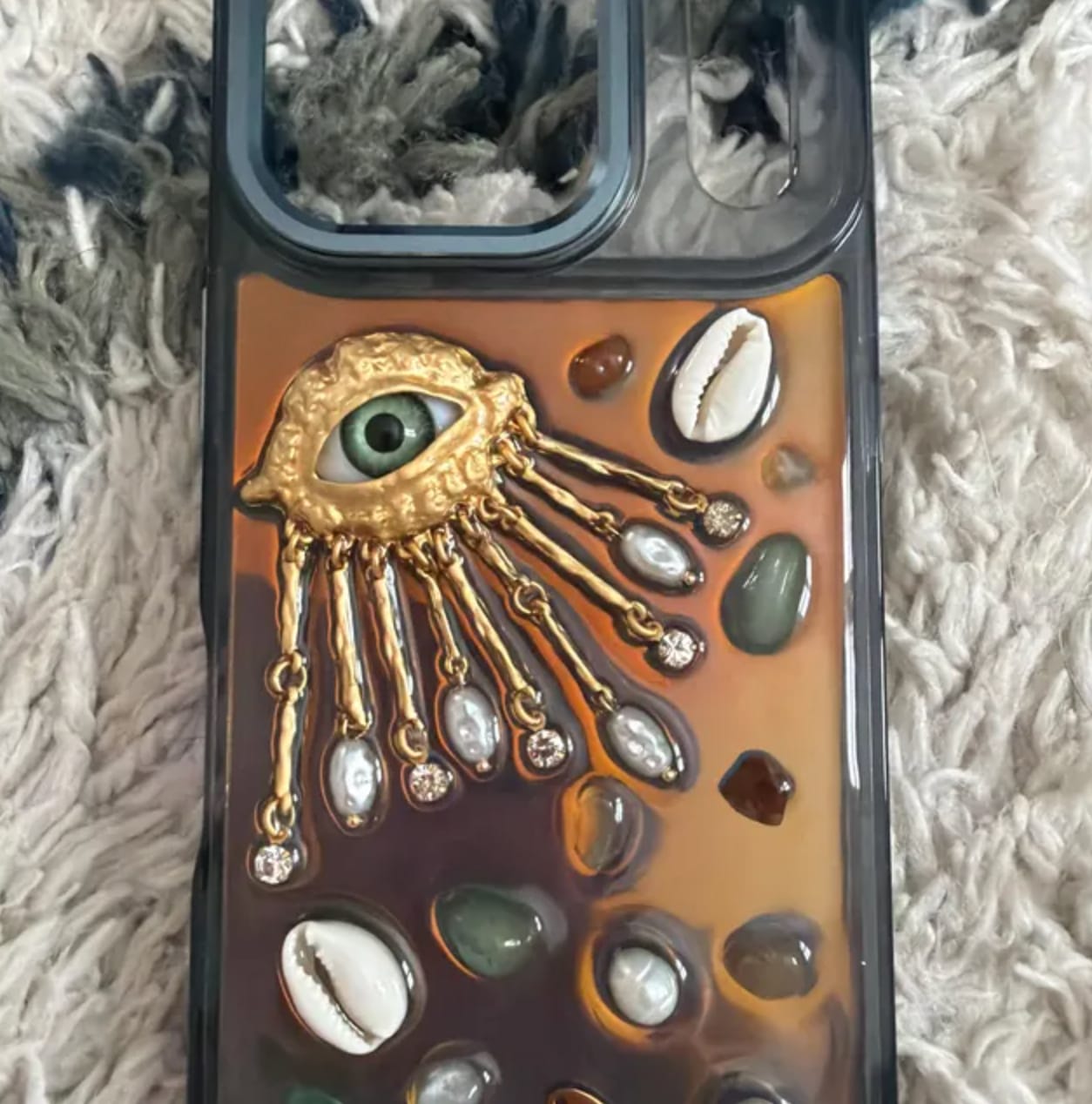Customer photo review of Golden eye. Dark Chameleon Base
