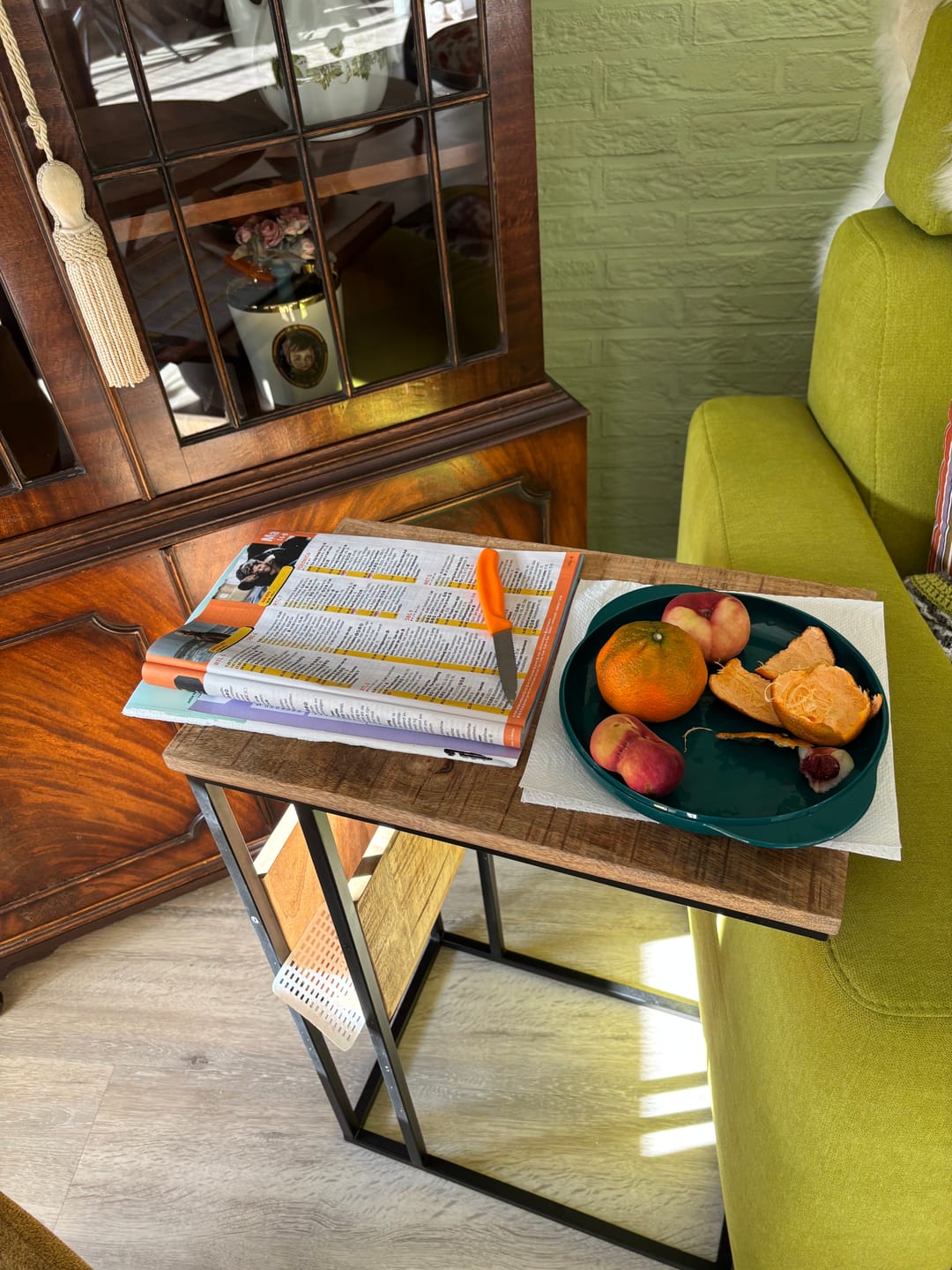 Customer photo review of Bijzettafel Britt voor over de bank | Mangohout en Staal | 45x29x69cm