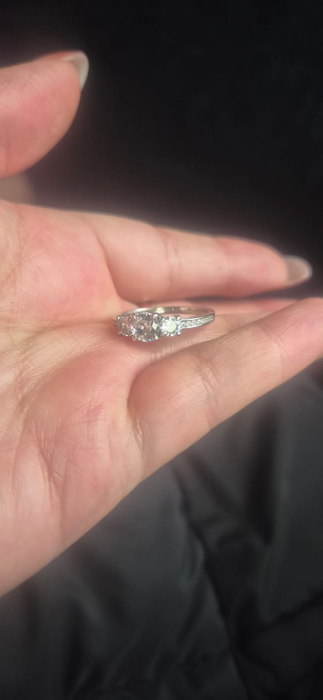 Customer photo review of ANILLO PROMESA COMPROMISO SWAROVSKI ATTRACT CIRCONITA Y 3 CRISTALES MUJER