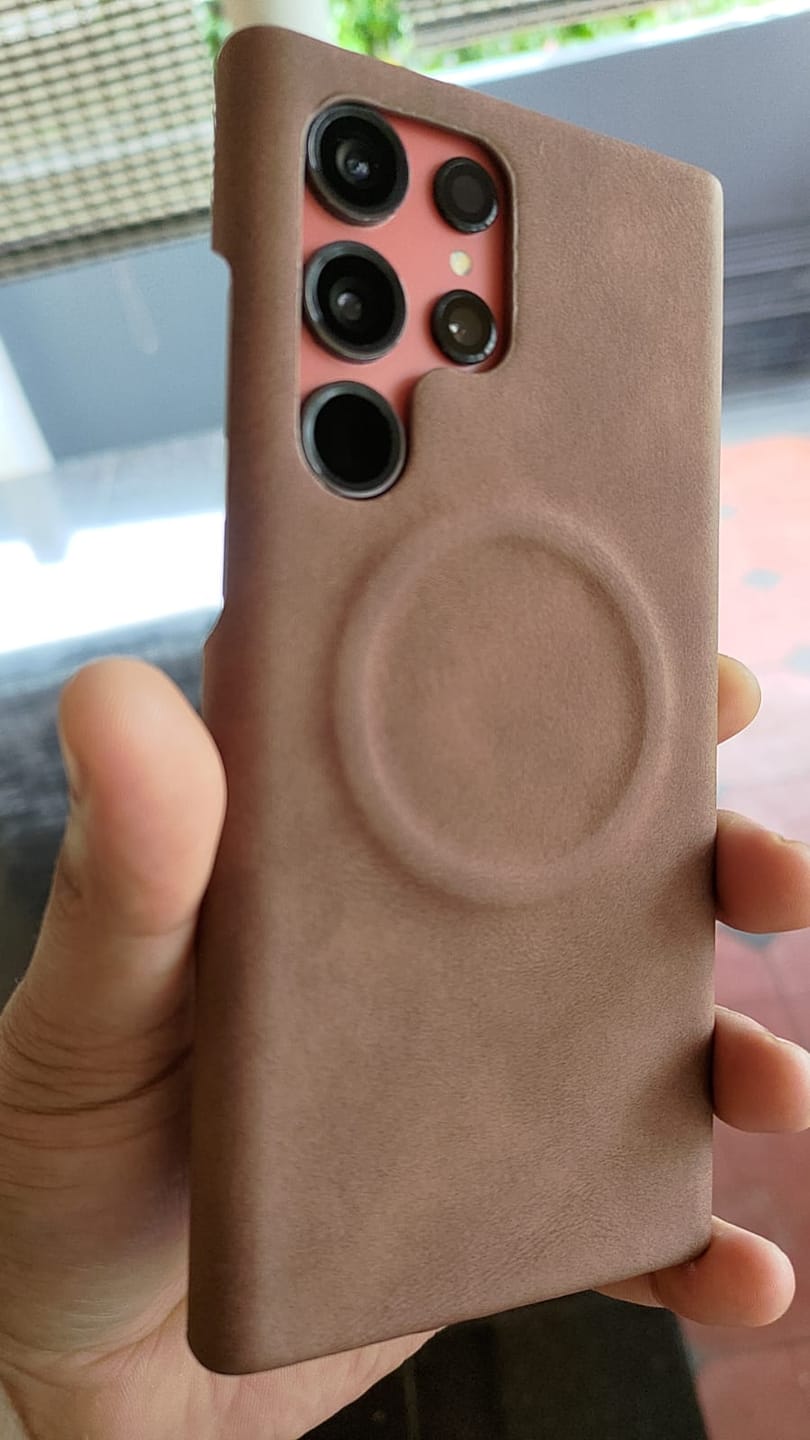 Customer photo review of Samsung Premium Frosted Magsafe Leather Pre-Order Magnetic Case