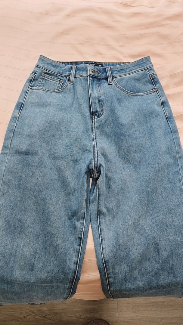 Customer photo review of High Waisted Ankle-Length Mom Denim Jeans