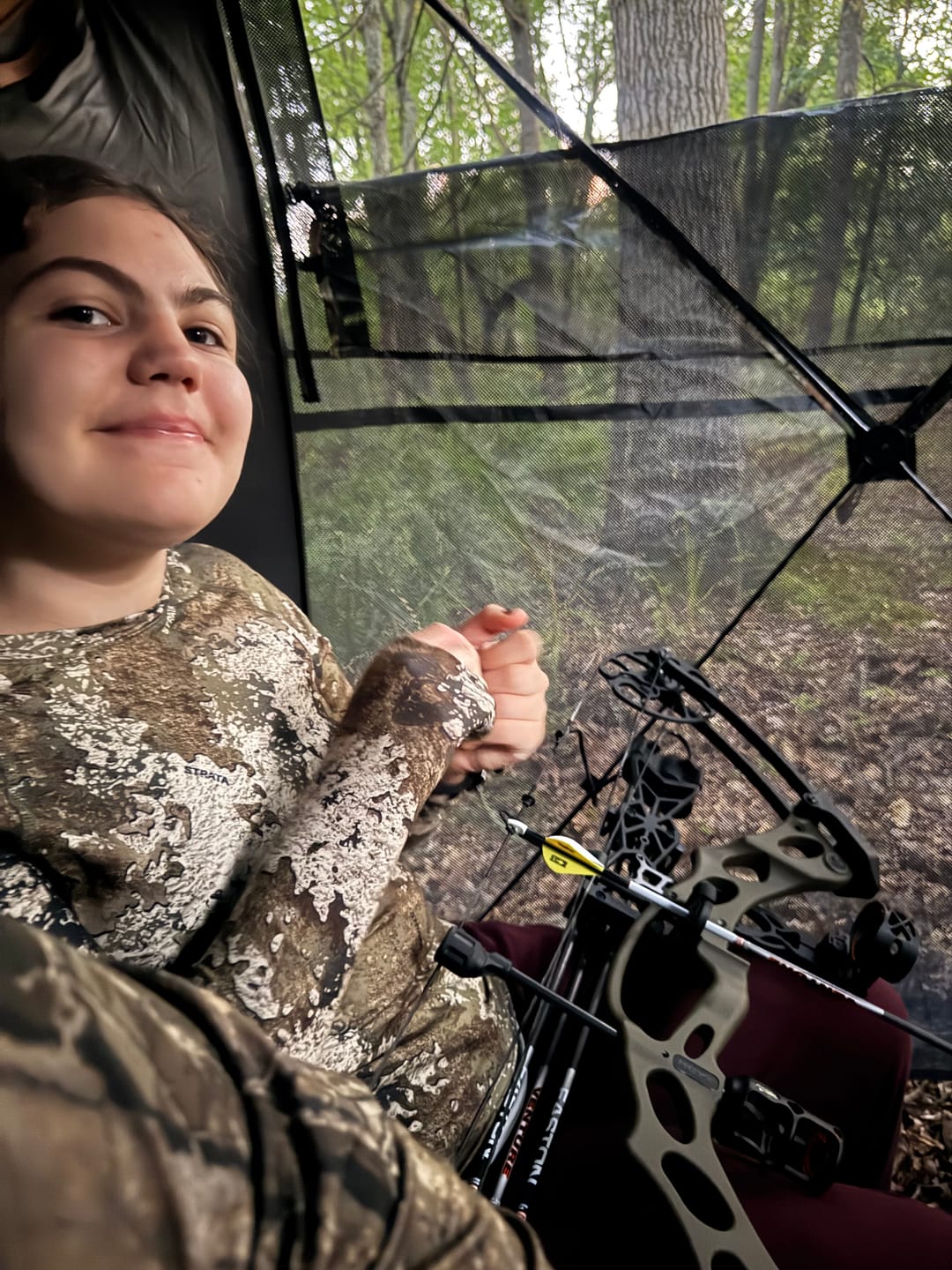 Customer photo review of VisMax See Through Blind | 270° Pop Up 3-4 Man Deer Blind | Portable Ground Blind Hunting for Sale with Hunters Comfort Design