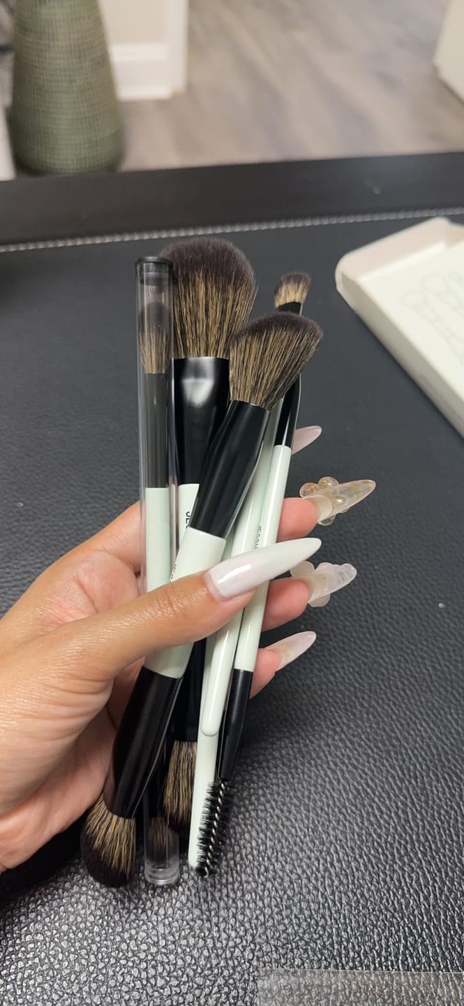 Customer photo review of 14-in-10 Duo-End Brush Versatility Collection T500