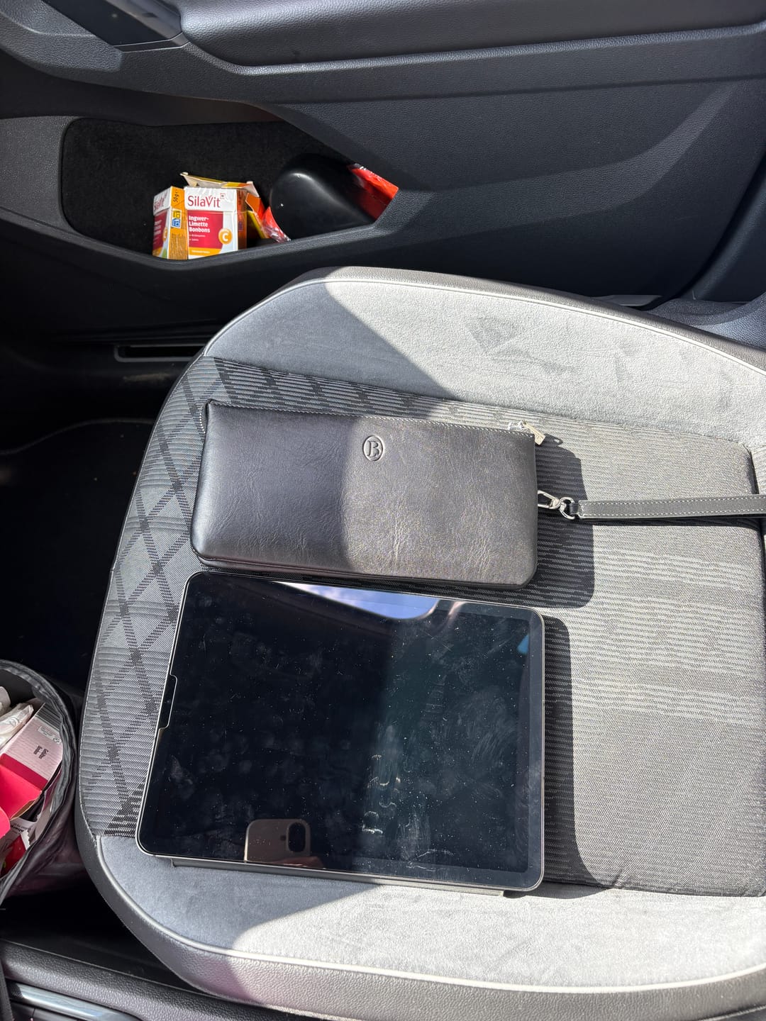 Customer photo review of Belluvi Duo Pouch