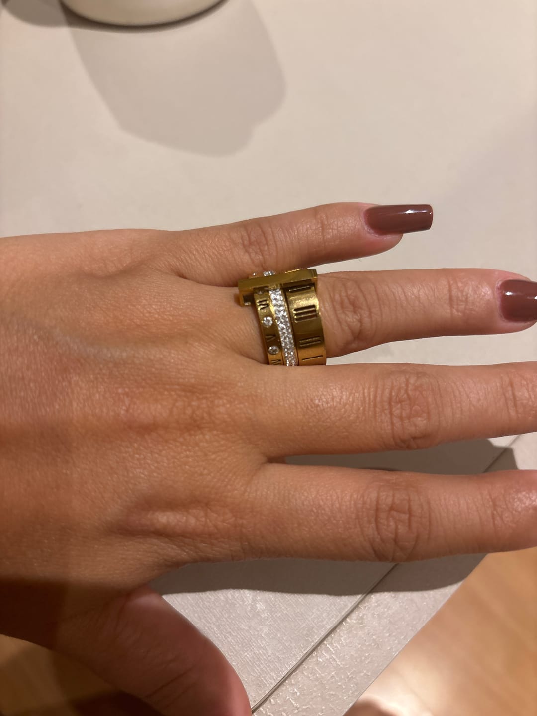 Customer photo review of Anel Aro Triplo Algarismo Romano Banhado em Ouro 18K