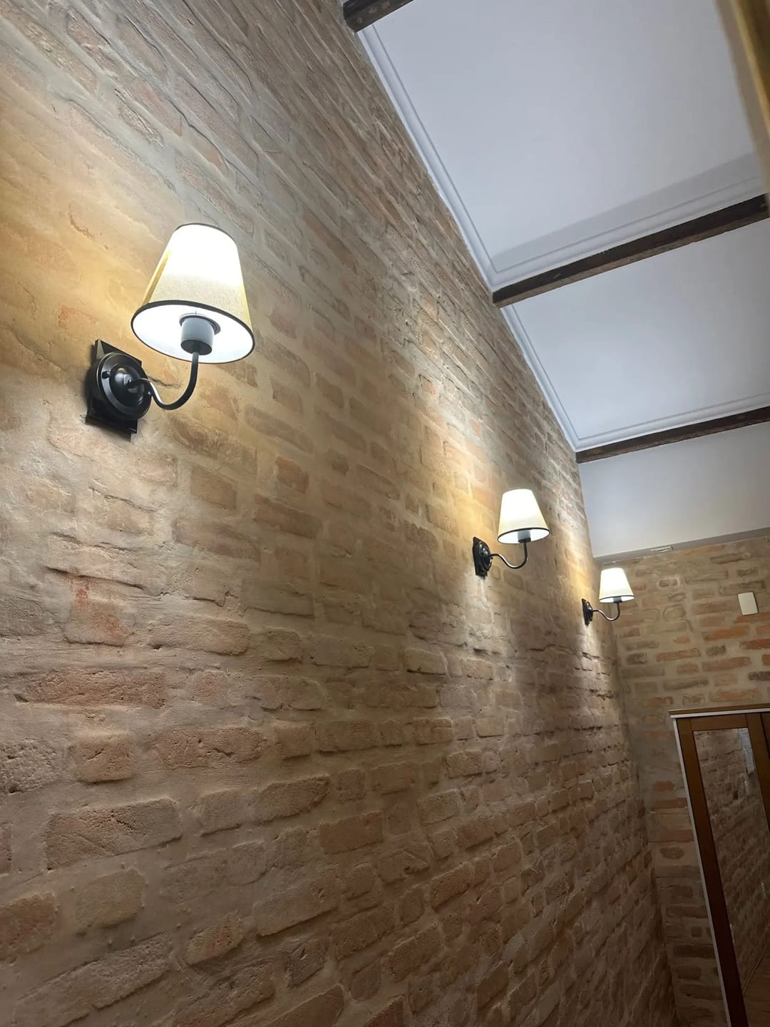 Customer photo review of Arandela Dourada Castiçal Tecido Bege Elegância