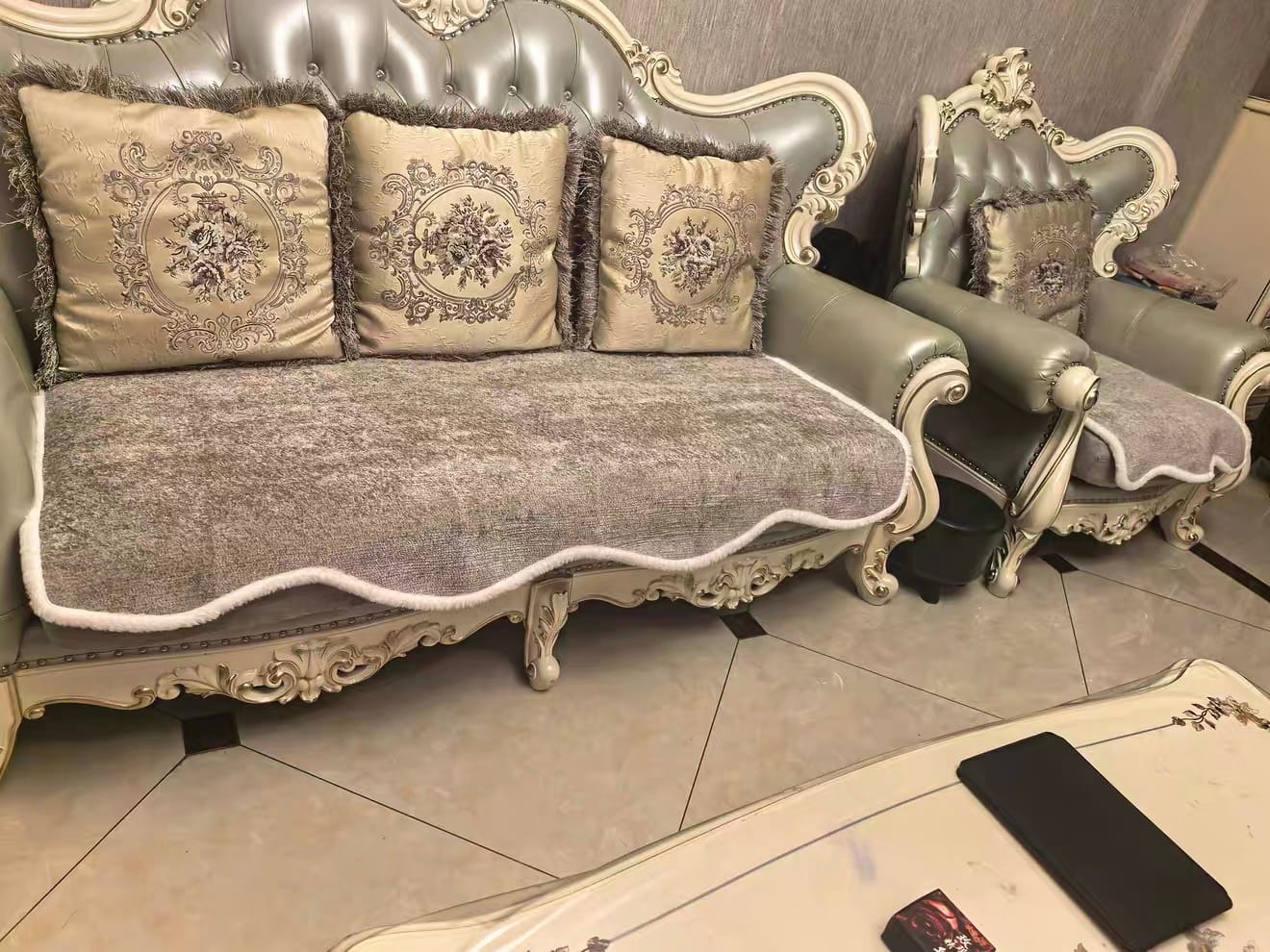 Customer photo review of Wavelle Waterproof Plush Velvet Pet Couch Cover