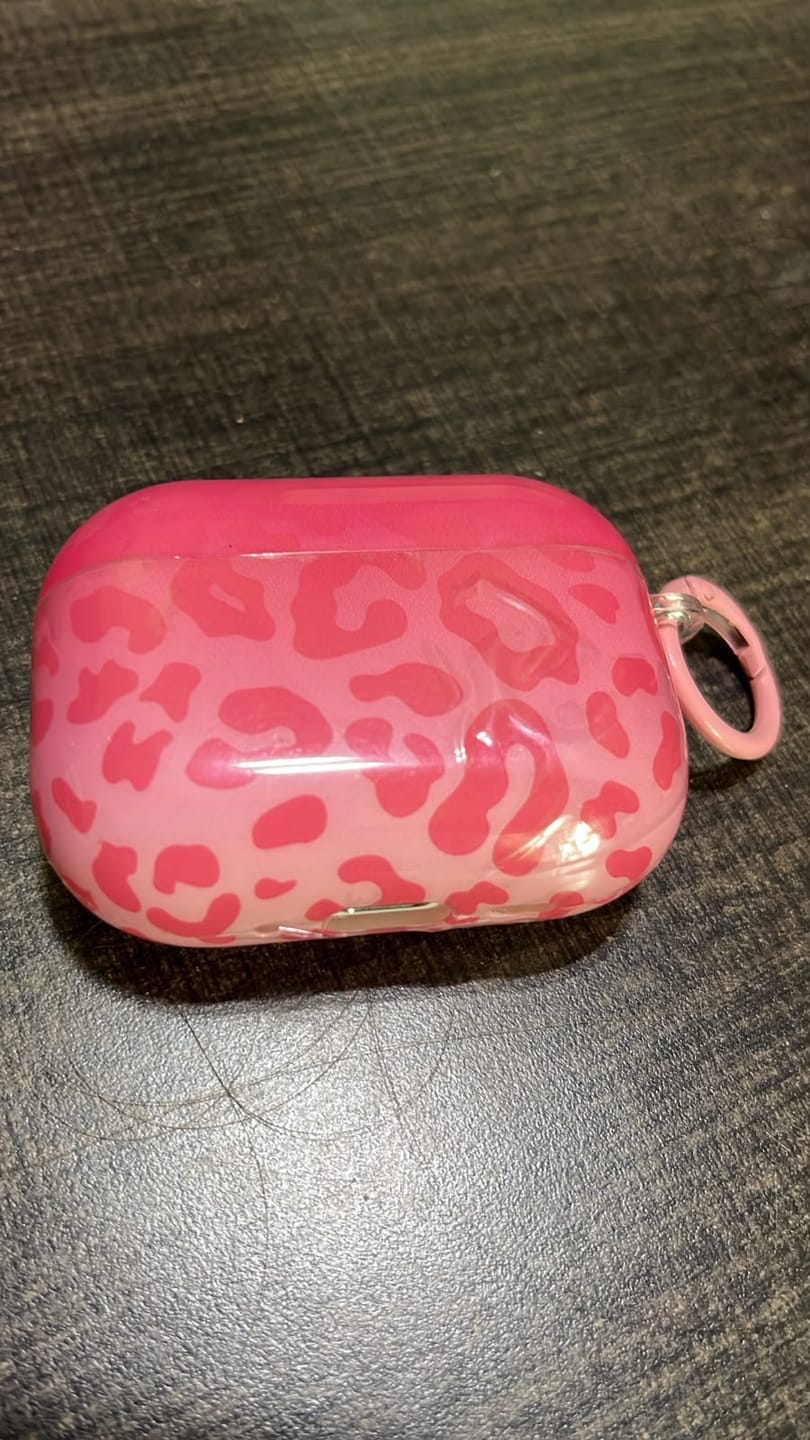 Customer photo review of Leopard Shaded Glitter Glossy Airpod Pre-Order Case With Ring