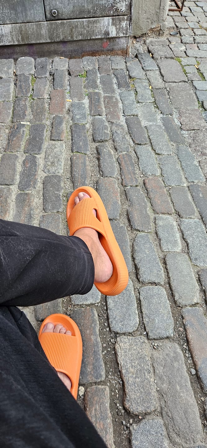 Customer photo review of HappyFlops Original