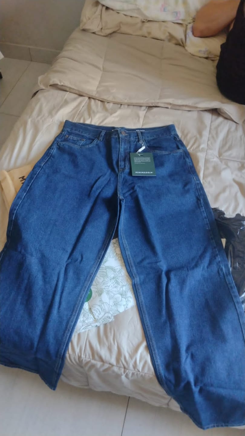 Customer photo review of Calça Jeans Reta Araçá Azul Escuro