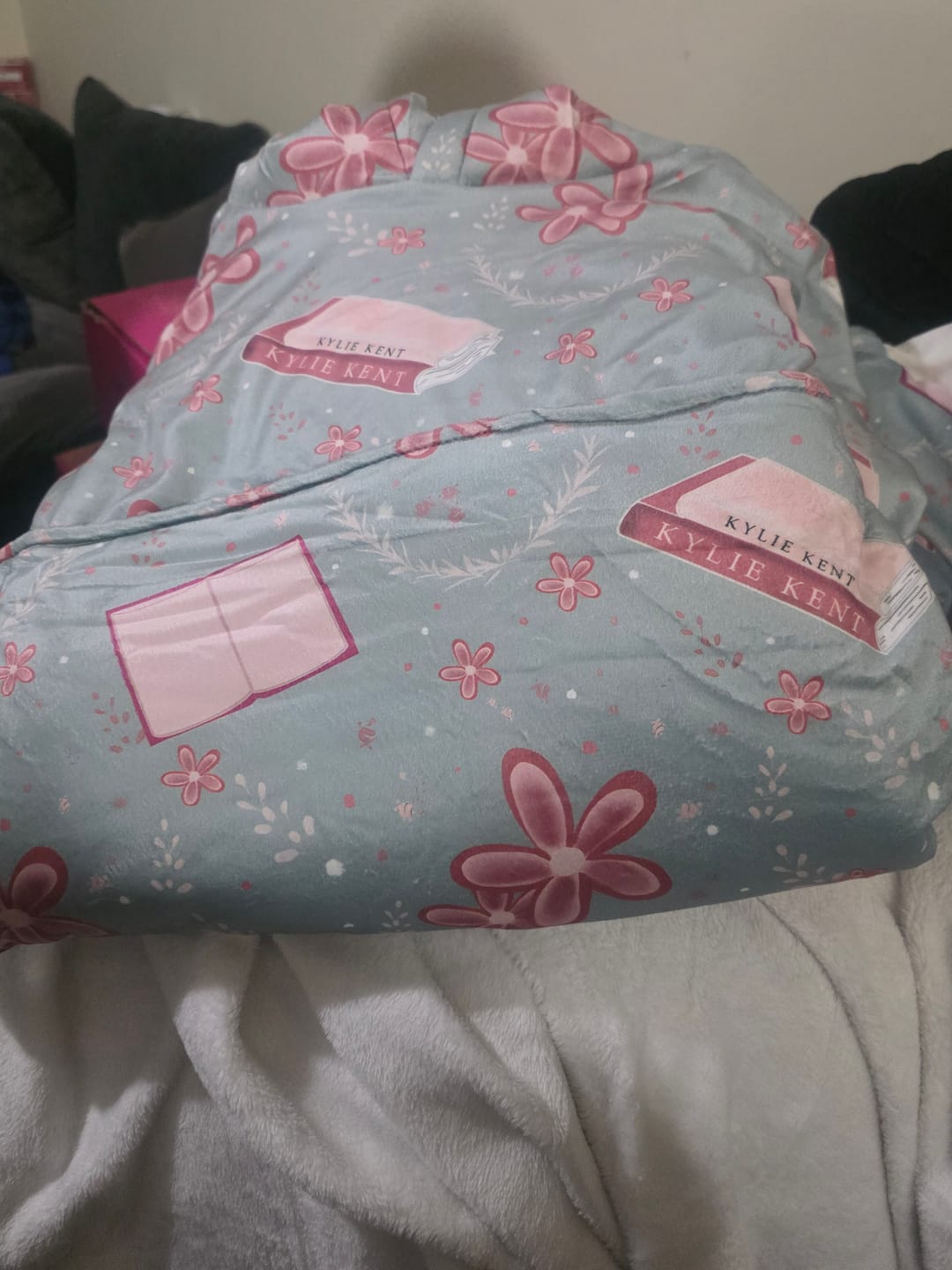 Customer photo review of Kylie Kent Hooded Sherpa Blanket | Cozy Wrap