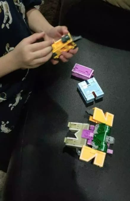 Customer photo review of アルファベット変身ロボット