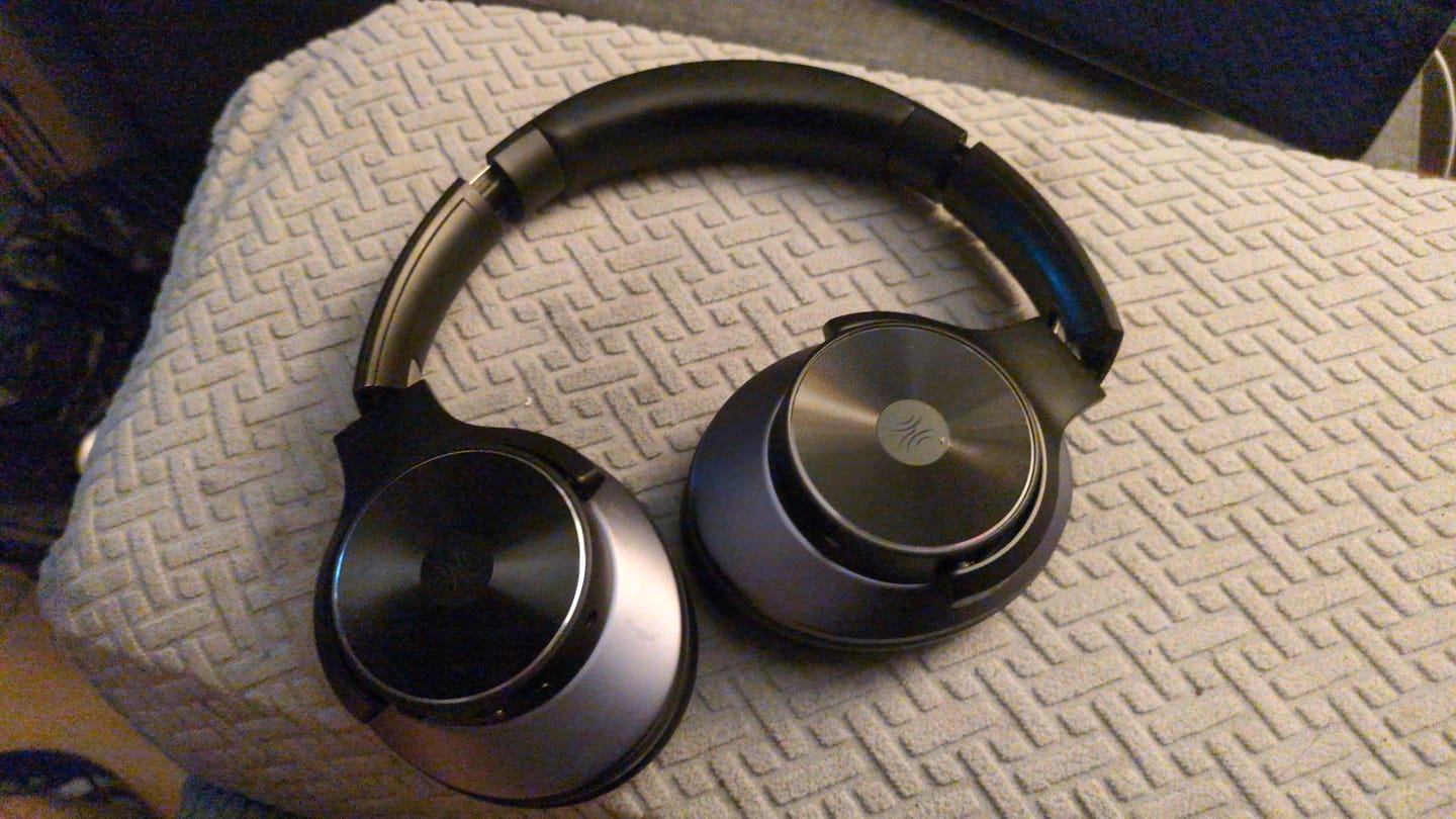 Customer photo review of Oneodio A Series - Bluetooth 5.0 Active Noise Cancelling Wireless Headphones - Built-in Microphone, Type C Charging & Carry Case - Extended 2 Year Warranty Included