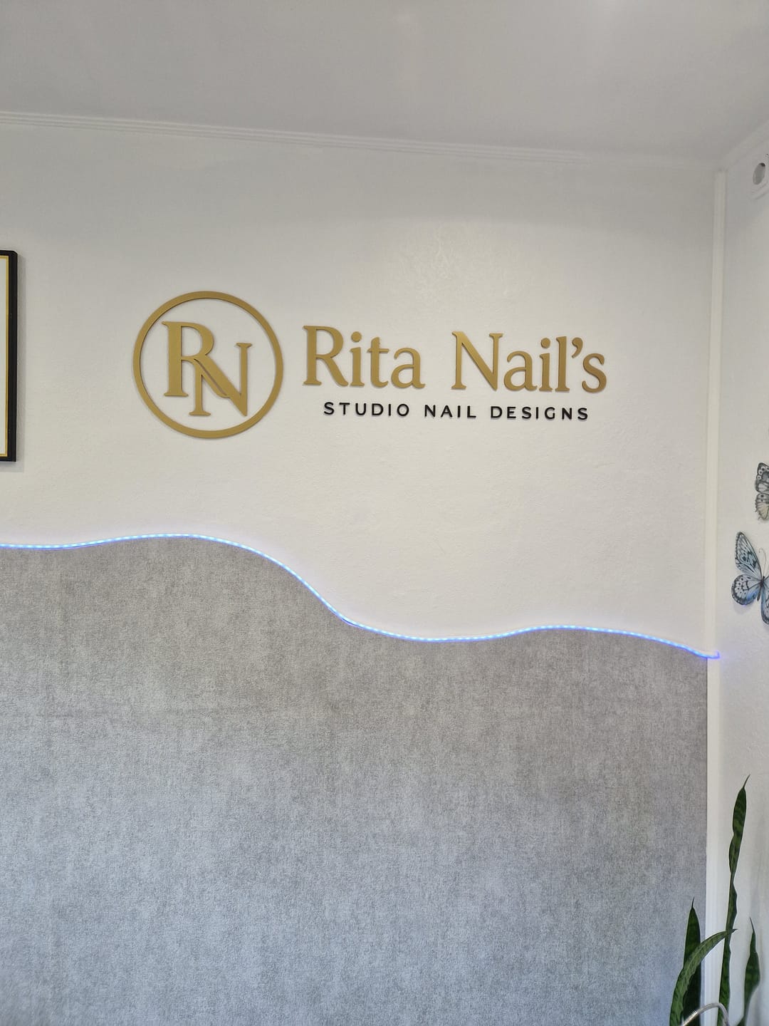 Customer photo review of 3D Logo Ana Rita Rita Nail's