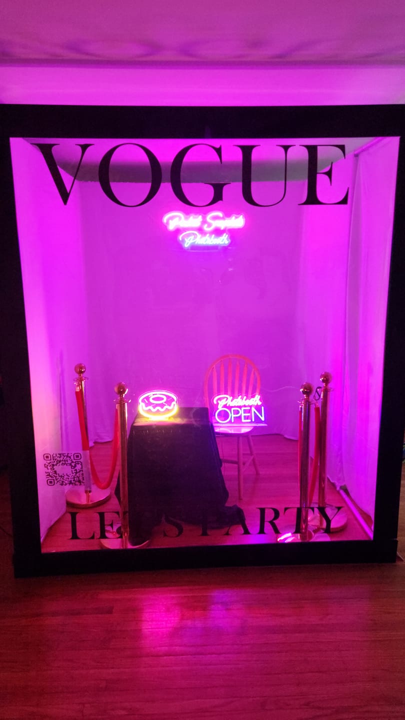 Customer photo review of 6.5x7.5ft Magazine Photo Booth Party Photo Box