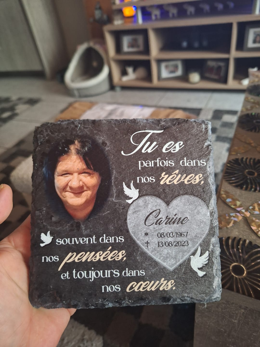 Customer photo review of Dans nos cœurs - Plaque en ardoise personnalisée
