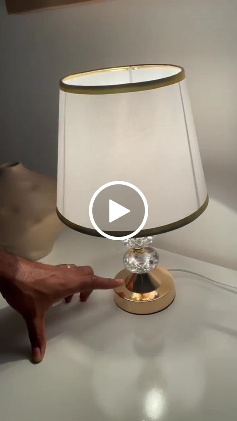 Customer video review of Abajur Dourado 3 Tons de luz Touch