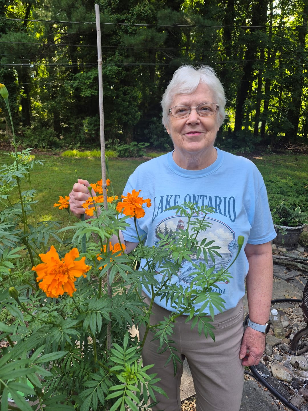 Customer photo review of Lake Ontario Retro 90's T-Shirt